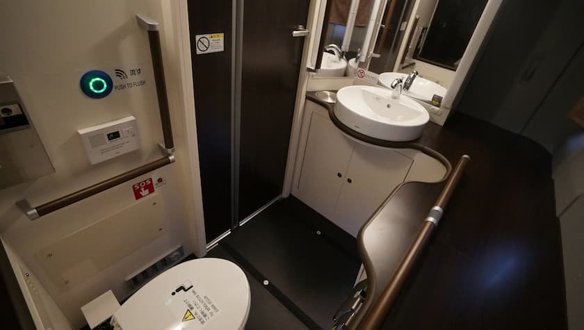 トレイ付きバス