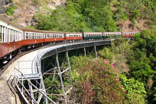ケアンズ「キュランダ鉄道」高原列車とSkyRailで世界遺産を満喫しよう!