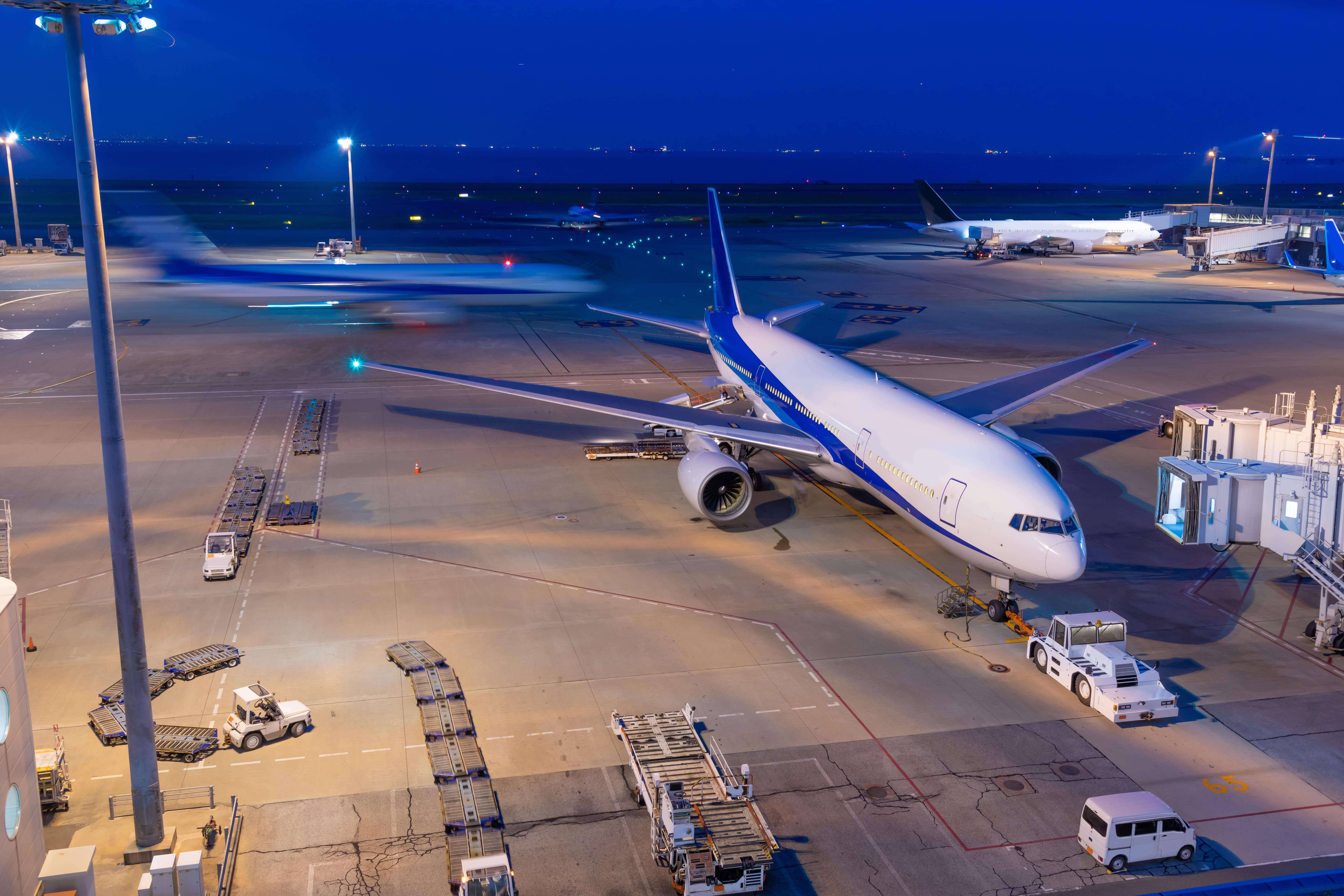 【旅のプロに聞いてみた】航空機内って三密になる?飛行機の感染対策を徹底解説