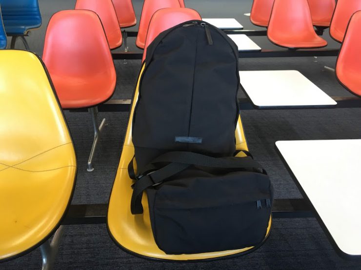 鹿児島空港で撮影した、私の旅荷物