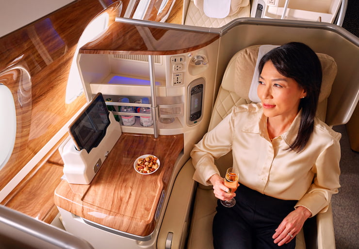 A380 アッパーキャビン（2階席）のビジネスクラス　提供：エミレーツ航空