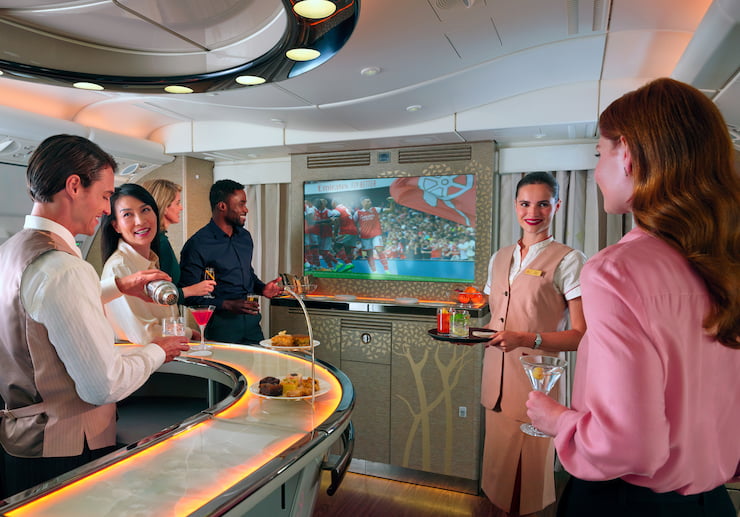 A380型機のオンボードラウンジ　提供：エミレーツ航空