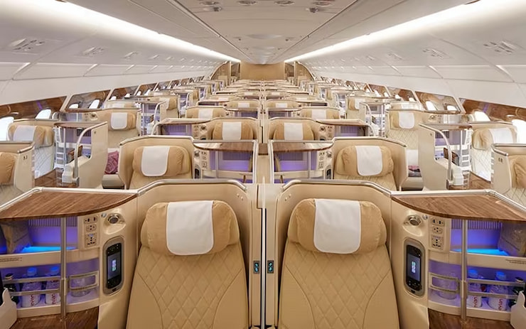 A380 アッパーキャビン(2階席)のビジネスクラス 提供:エミレーツ航空