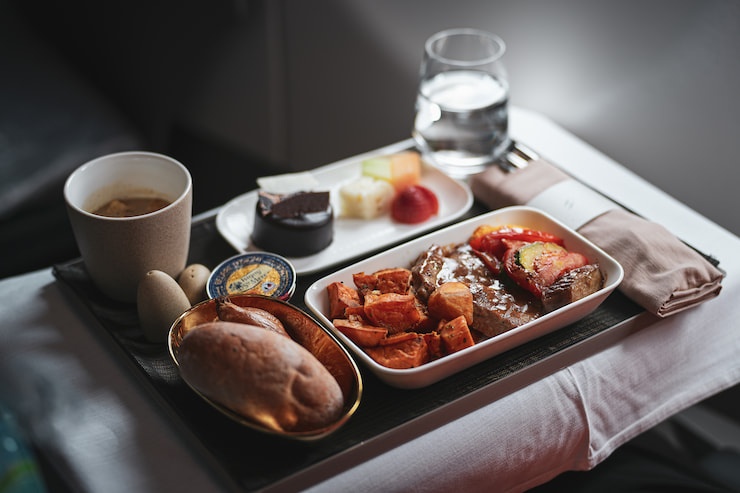 ビジネスクラス機内食一例 提供:スターラックス航空