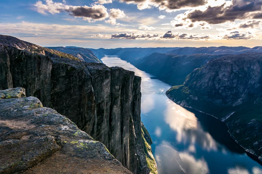 ノルウェー_リーセフィヨルド(Lysefjorden)