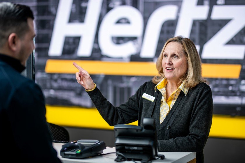 hertz_rental_counter_8257