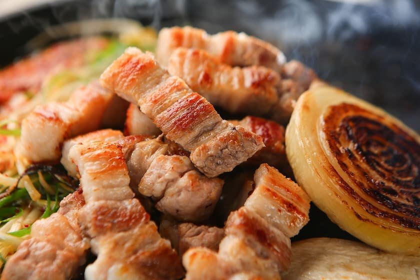 韓国グルメのひとつサムギョプサル