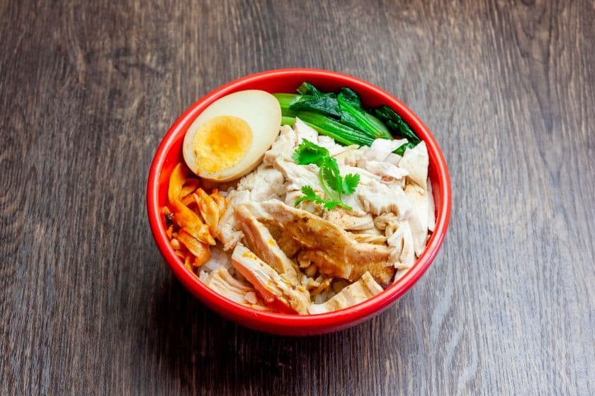 隠れた逸品、鶏肉飯（ジーローファン）