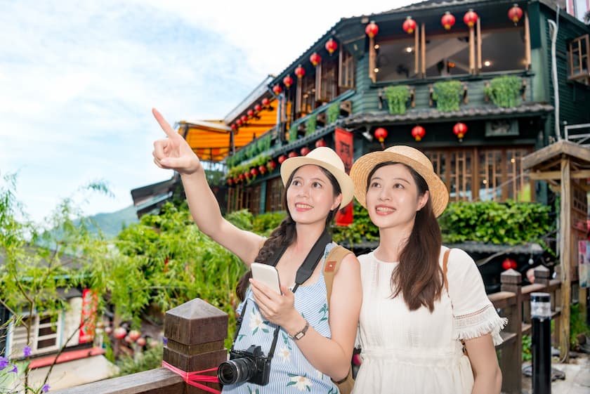 九份観光を楽しむ様子