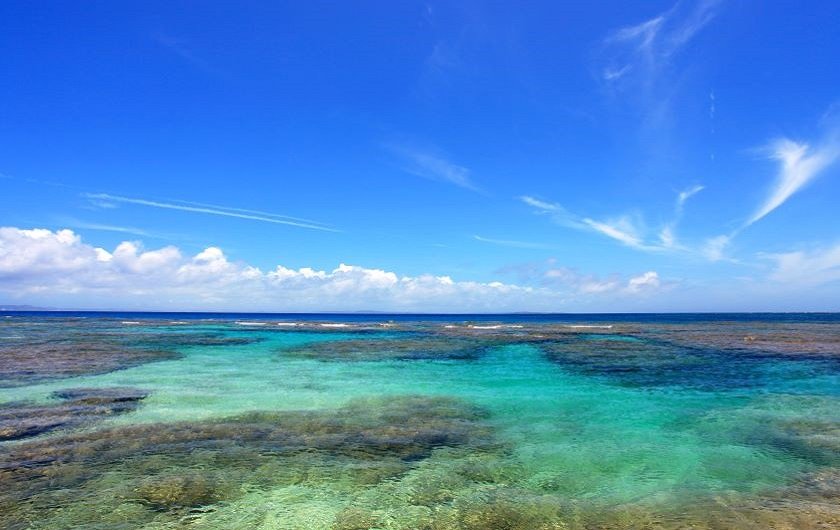 琉球開闢の祖アマミキヨが降臨（上陸）した聖地、久高島のハビャーン（カベール岬）