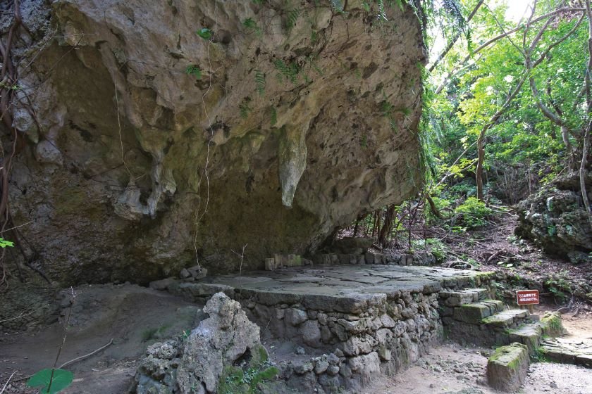 今も祈りの場としておごそかな空気が漂う「イビ」