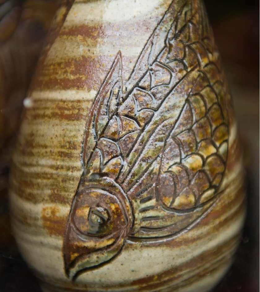 「やちむん」って、どんな焼き物なの？ 提供：OCVB