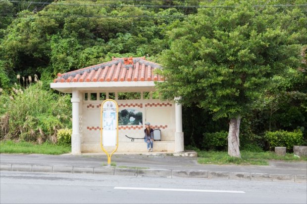 沖縄のバス路線を熟知していないと、バス移動はなかなかハードルが高い