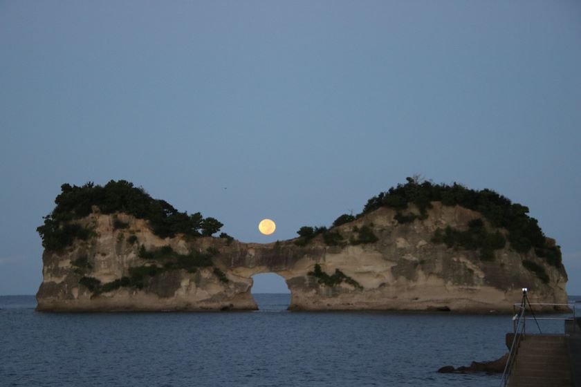 円月島　提供：和歌山県観光連盟