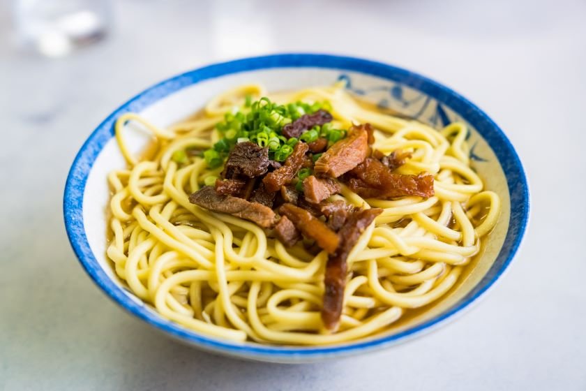 石垣名物「八重山そば」「ゆし豆腐」などの庶民の味わいも、旅行客に人気のグルメの一つ