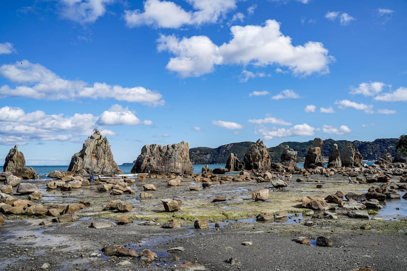 橋杭岩