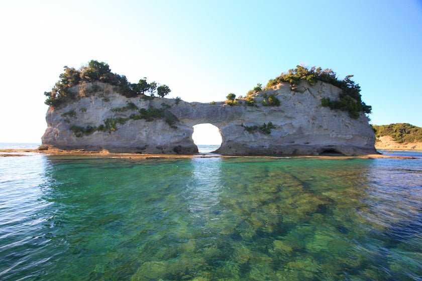 白浜 円月島 画像提供：南紀白浜観光協会