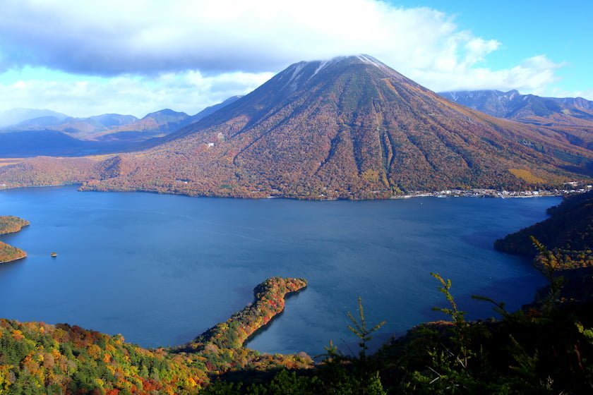 日光 男体山と中禅寺湖