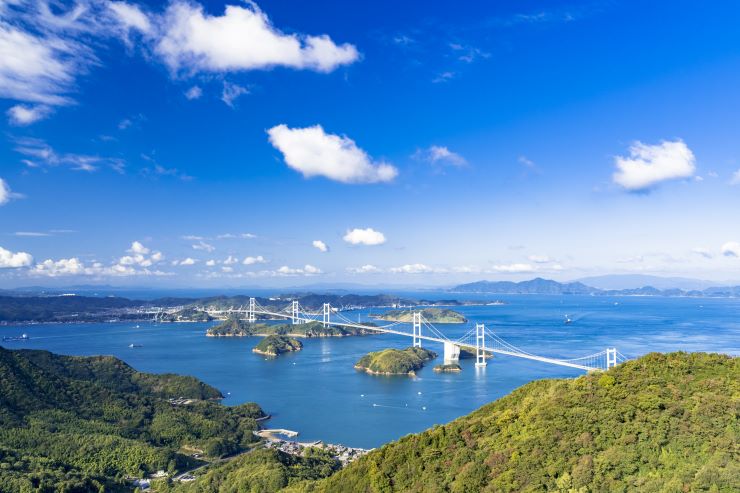 亀老山展望台より来島海峡大橋と瀬戸内海の島々