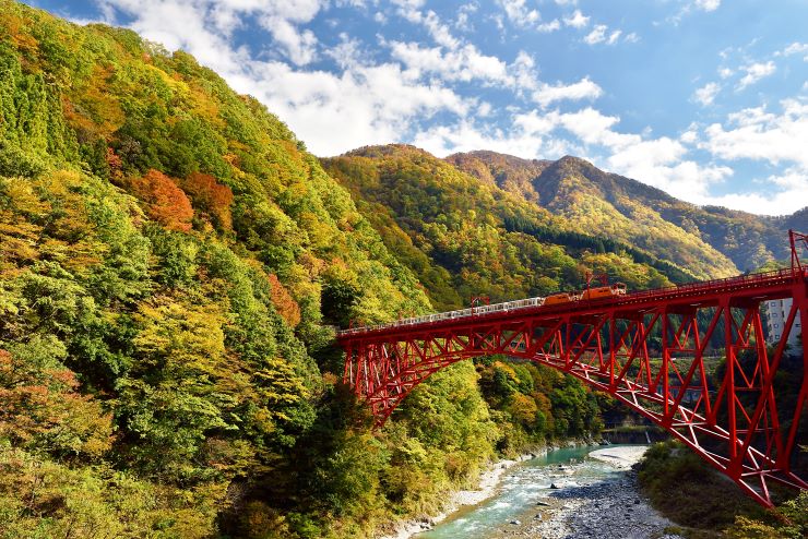 一度は訪れたい！北陸地方の人気紅葉スポット7選！