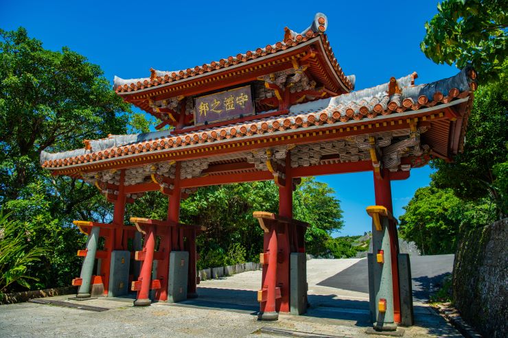 鮮やかな朱色がまぶしい琉球王国の象徴 首里城へ行こう！観光と魅力を解説