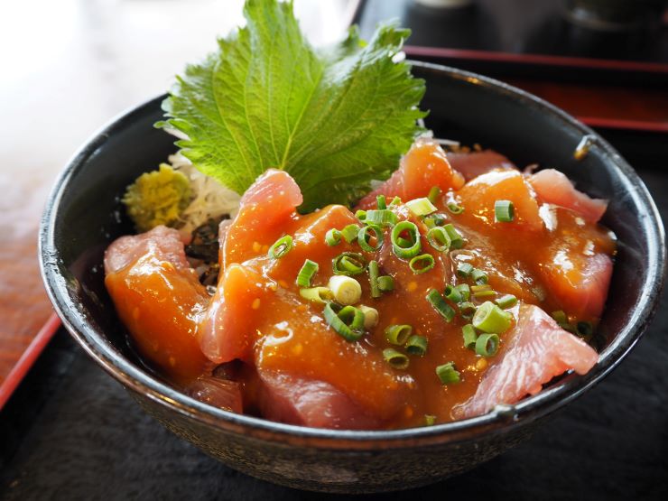 海鮮の漬け丼