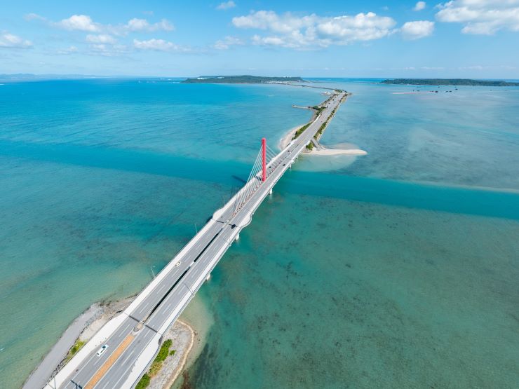 離島も楽しめる!沖縄本島東海岸のおすすめ観光地を巡るモデルコース4選