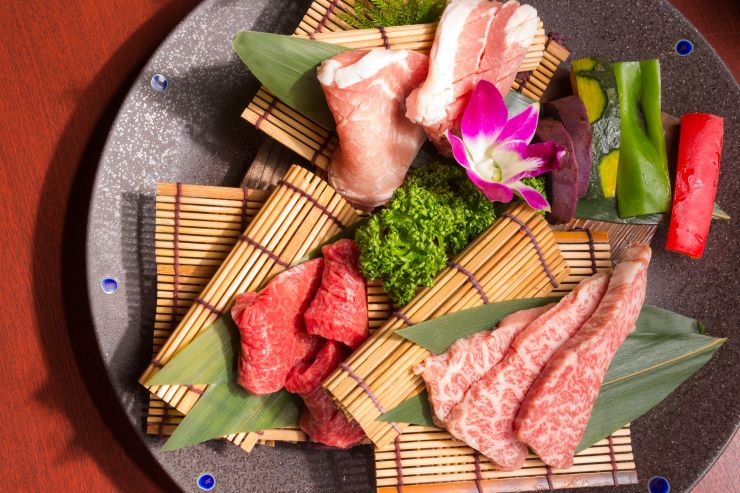 石垣島で人気グルメを食べ尽くす!王道の石垣牛からおすすめのおみやげまで