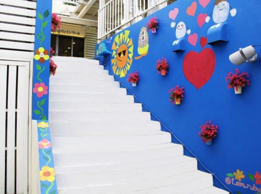 ウォールアートは写真映えすること間違いなし！　提供：瀬長島ウミカジテラス