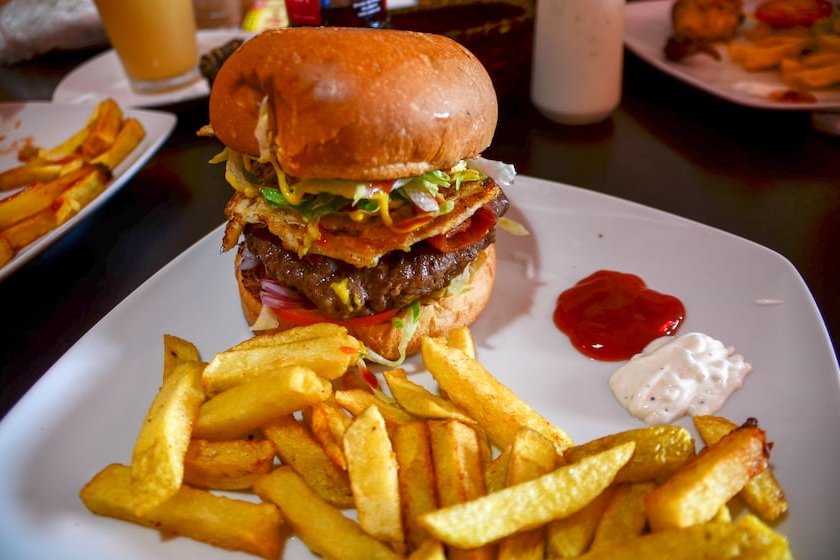 ハンバーガーとポテト
