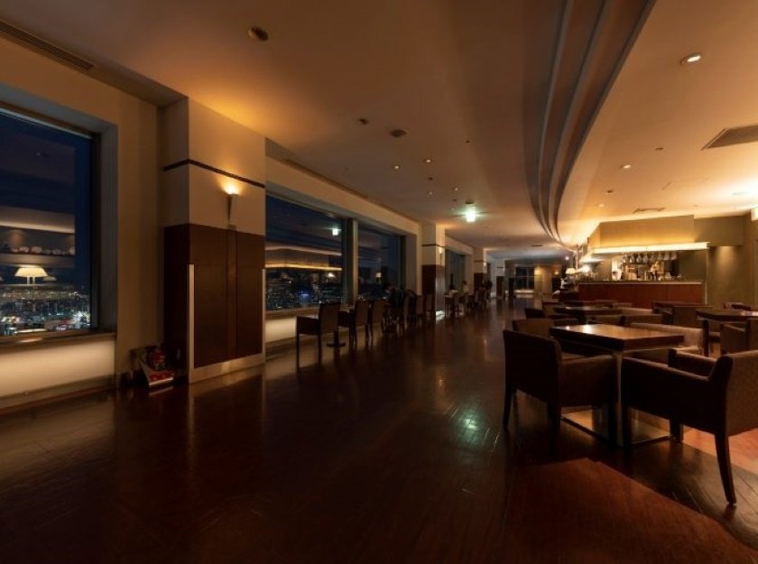 夜は特にムード満点！南回廊のT'CAFE　提供：札幌駅総合開発株式会社