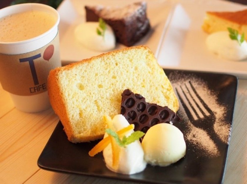 南回廊にあるT'CAFEで人気のハンドメイドケーキセット　提供：札幌駅総合開発株式会社