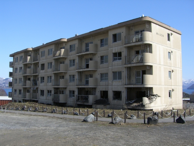 有珠山噴火による熱泥流などで被災した旧虻田町桜ヶ丘団地 写真提供:洞爺湖町