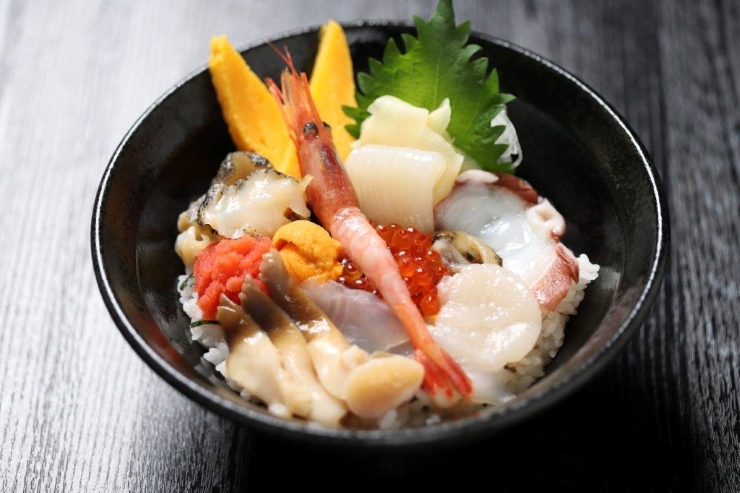 10色前浜丼 提供:温泉市場