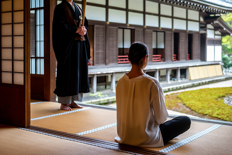 お寺や神社に泊まれる！宿坊ならではの体験とは