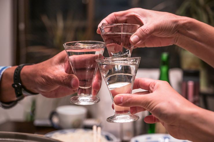 お酒で乾杯
