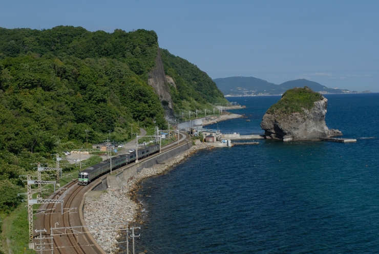 噴火湾沿いを走る函館本線 提供:JR北海道