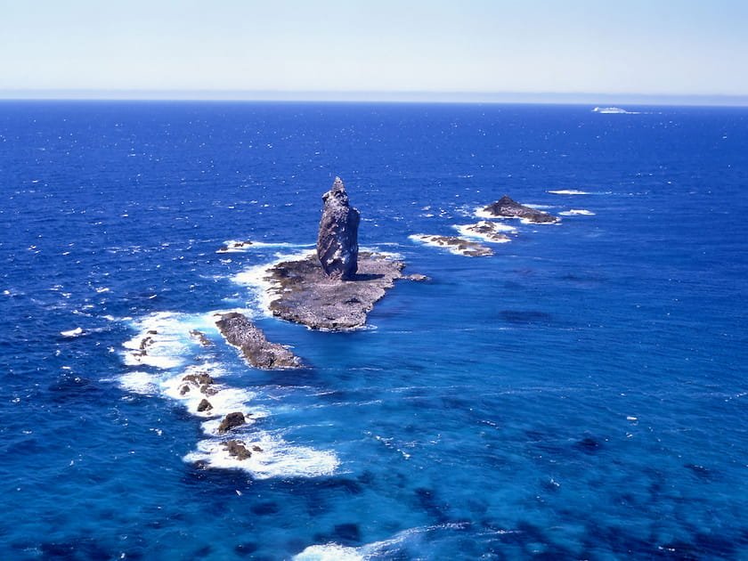 神威岩 画像提供：北海道観光機構