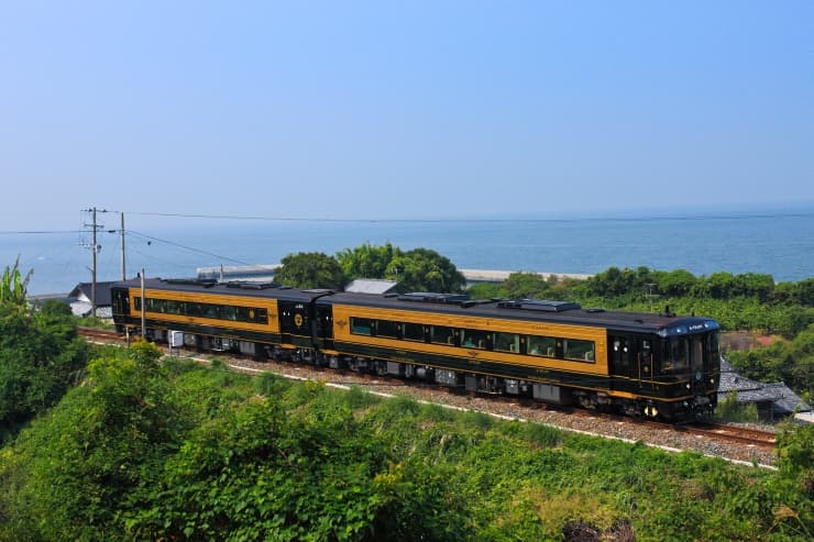 特急「A列車で行こう」 提供:JR九州