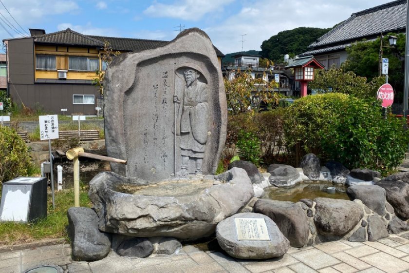 種田山頭火の碑　提供：熊本県観光連盟