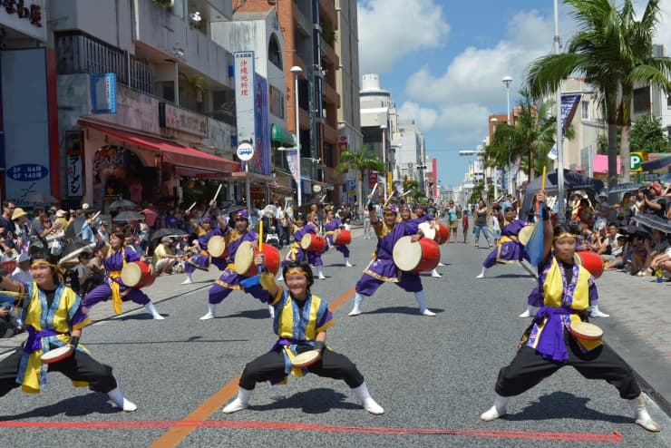 一万人のエイサー踊り隊 提供:OCVB