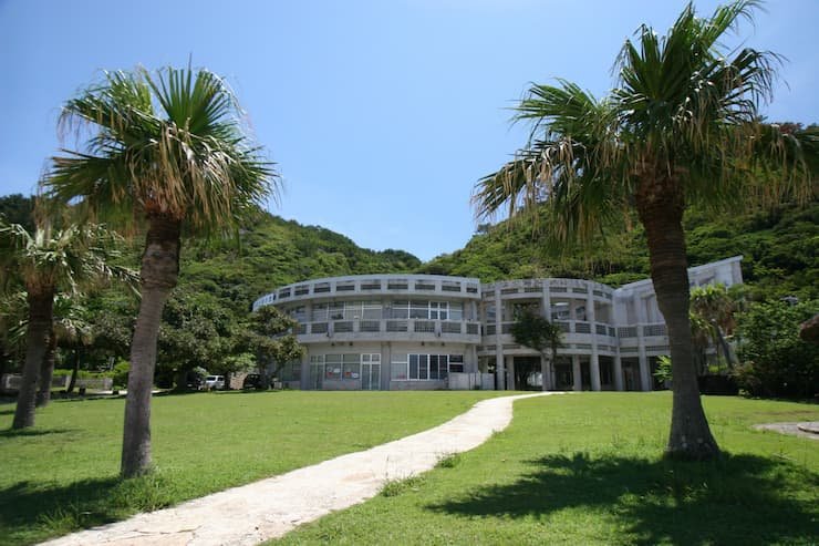 奄美海洋展示館外観 提供:奄美市