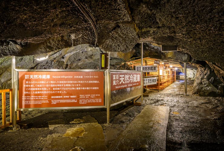 富岳風穴 提供:富士観光興業
