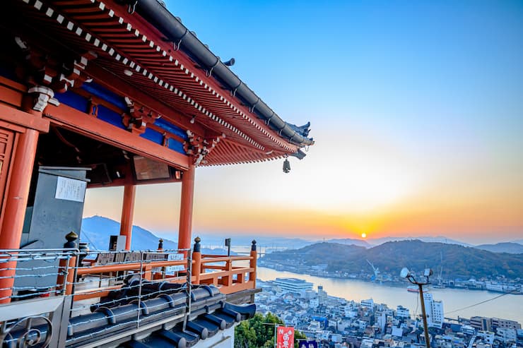 日の出と秋の千光寺