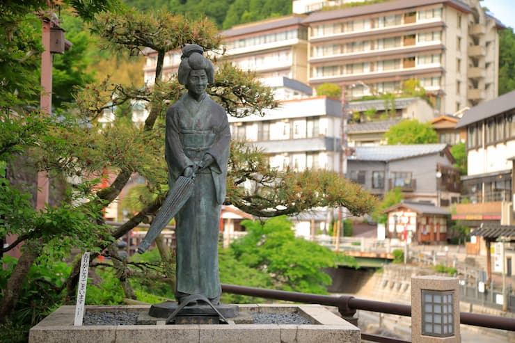 湯村温泉夢千代像 提供:HYOGO!ナビ