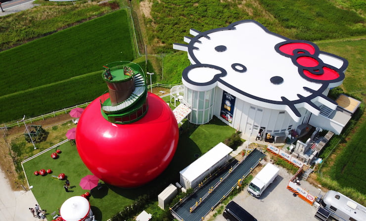 HELLO KITTY SHOW BOX　APPLE HOUSE外観　提供：PASONAグループ