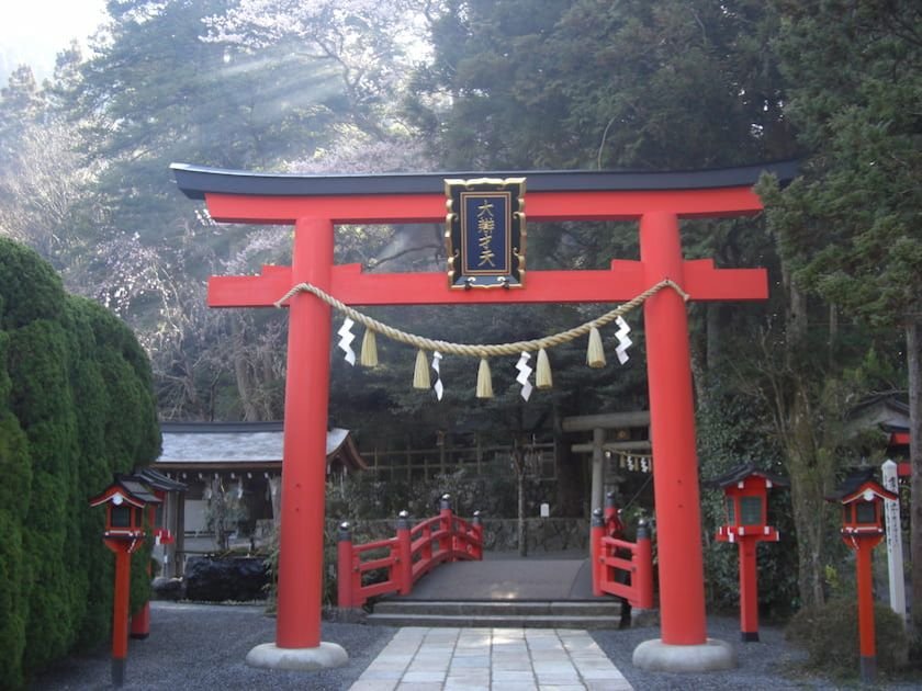 神社正面 写真提供：天河神社