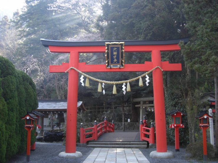 神社正面　提供：天河神社