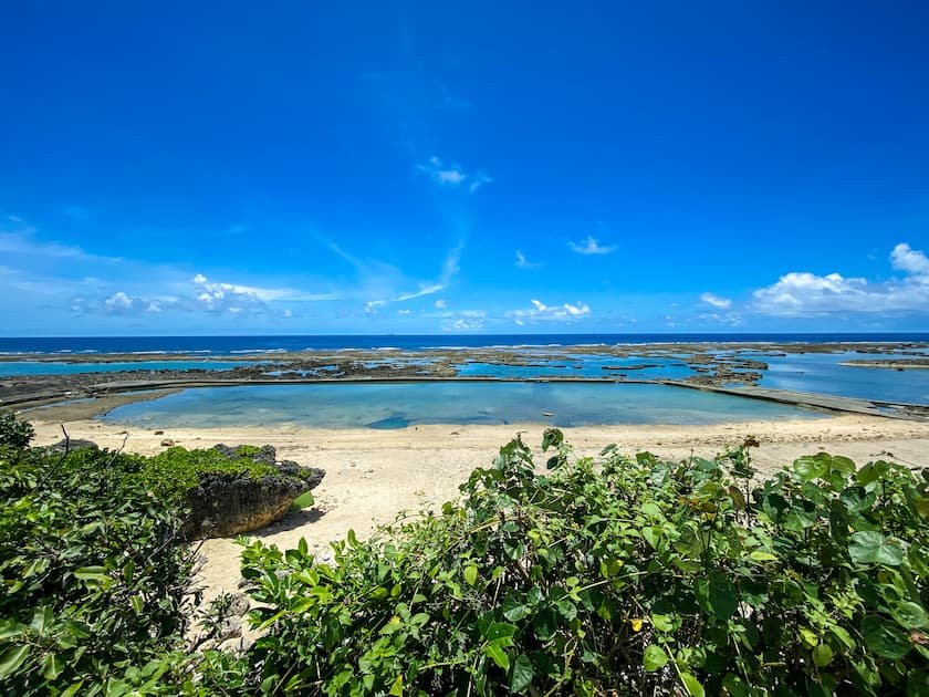沖縄県島尻郡八重瀬町の玻名城の郷海岸
