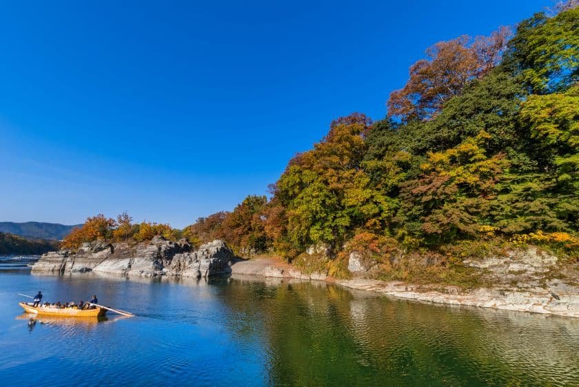 水上から紅葉を楽しめる長瀞ラインくだり